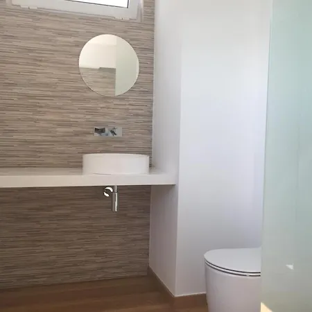 Comfortable Bedrooms In With River View Guest house *