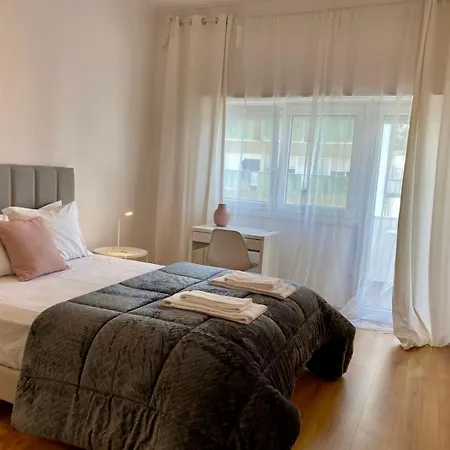 Comfortable Bedrooms In With River View *