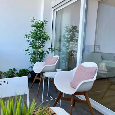 Comfortable Bedrooms In With River View Maison d'hôtes *